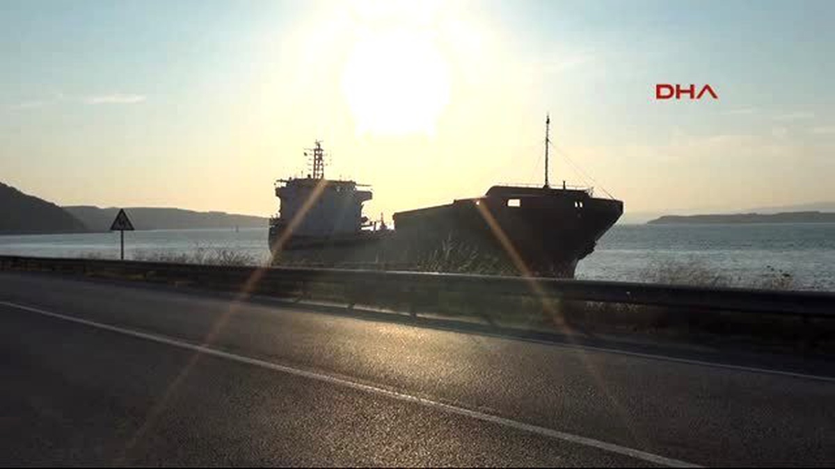 Çanakkale Boğazı\'nda Amonyum Sülfat Yüklü Gemi Karaya Oturdu