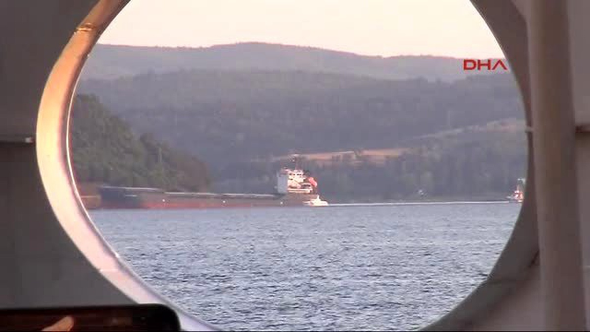 Çanakkale Boğazı\'nda Amonyum Sülfat Yüklü Gemi Karaya Oturdu