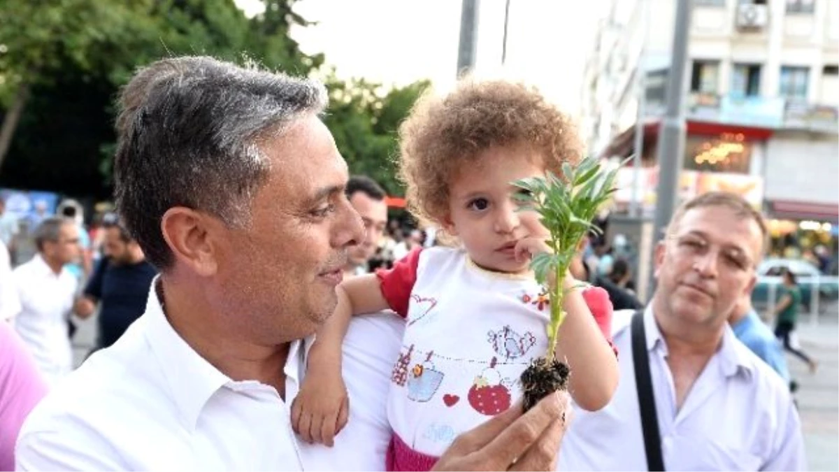 Çiçek ve Çocuk Muratpaşa\'da Buluştu