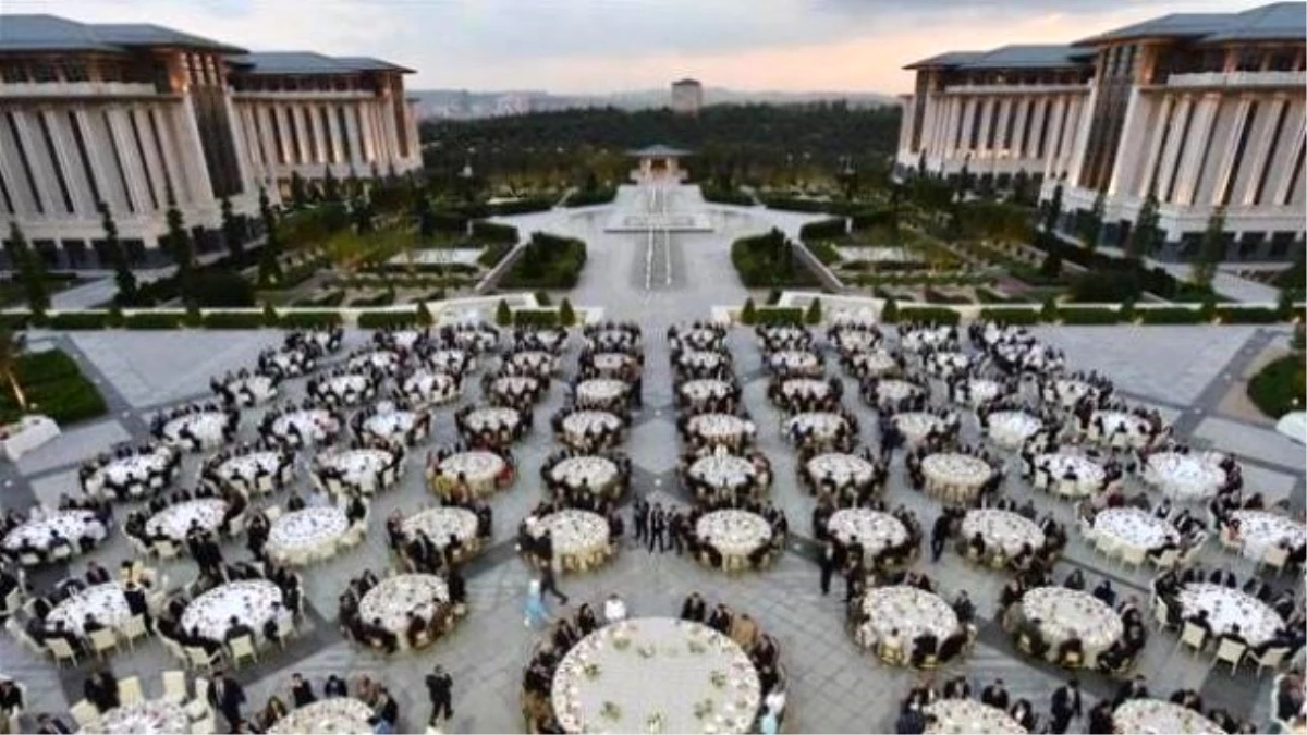 Cumhurbaşkanı Erdoğan, Saray Personeline İftar Verdi