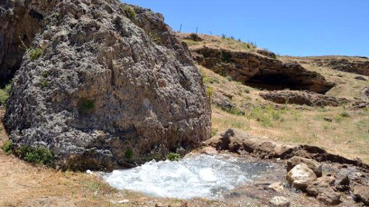 Defineciler Su Borusunu Patlattı 3 Mahalle Susuz Kaldı