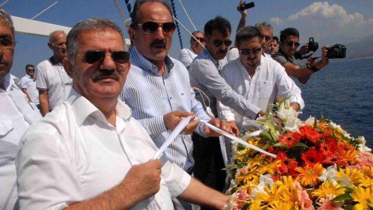 Deniz Şehitleri İçin Fethiye\'de de Denize Çelenk Bırakıldı