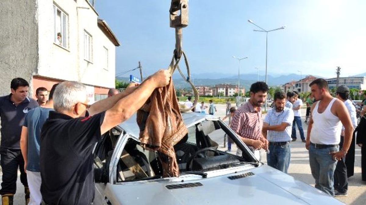 Dereye Uçan 17 Yaşındaki Sürücü Boğulmaktan Son Anda Kurtuldu