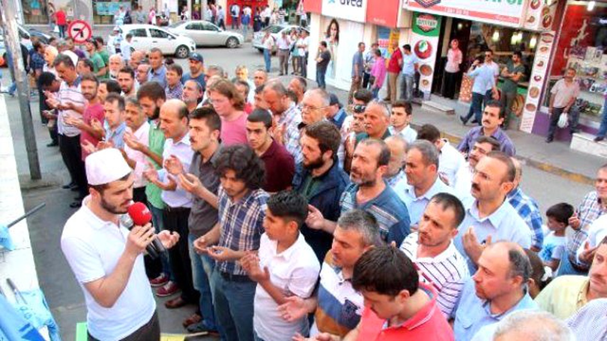 Doğu Türkistan\'da Ölen Müslümanlar İçin Gıyabi Cenaze Namazı