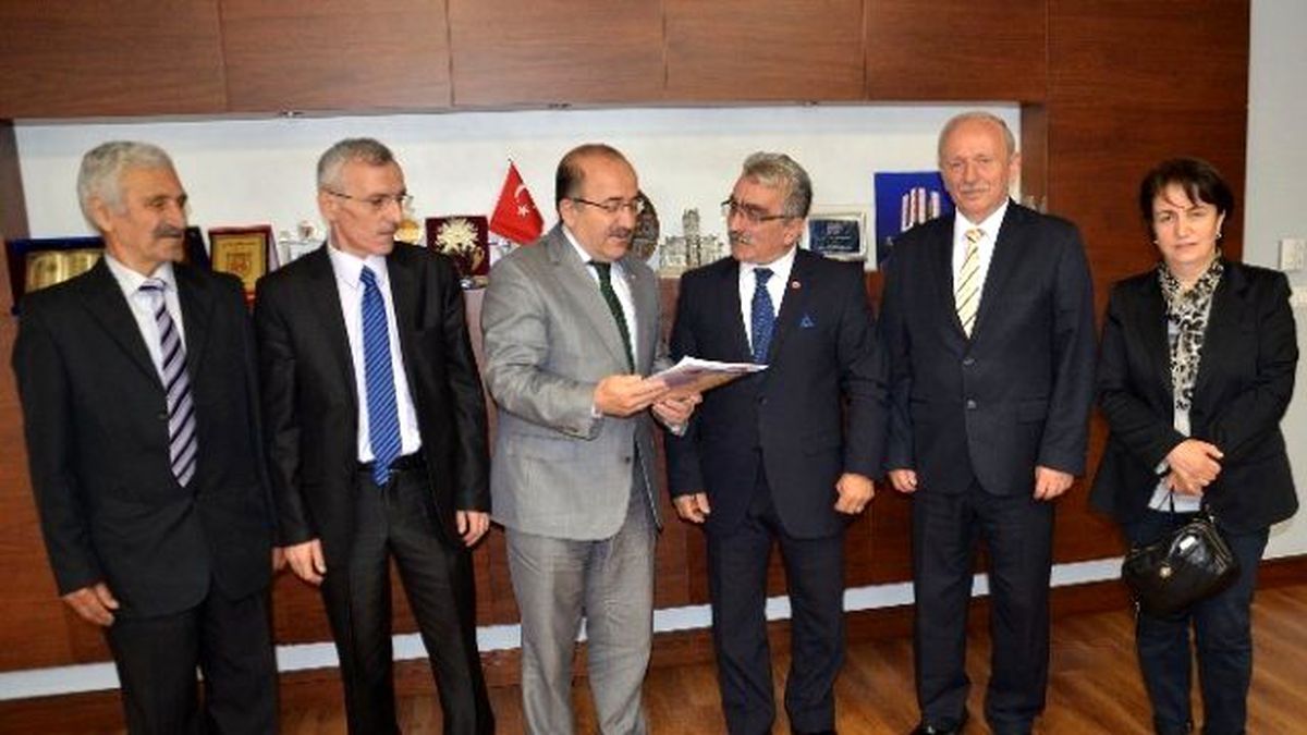 Emekliler Derneği\'nden Başkan Gümrükçüoğlu\'na Ziyaret