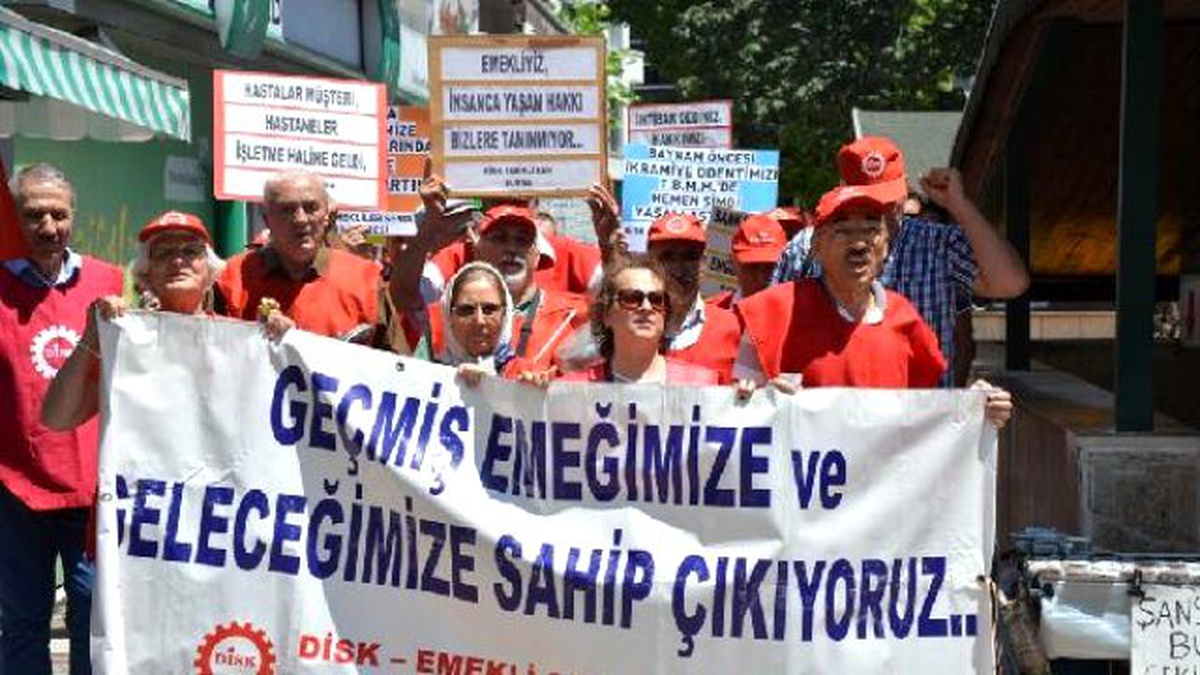 Emekliler Tencere- Tava Çalarak Vaatlerin Yerine Getirilmesini İstedi