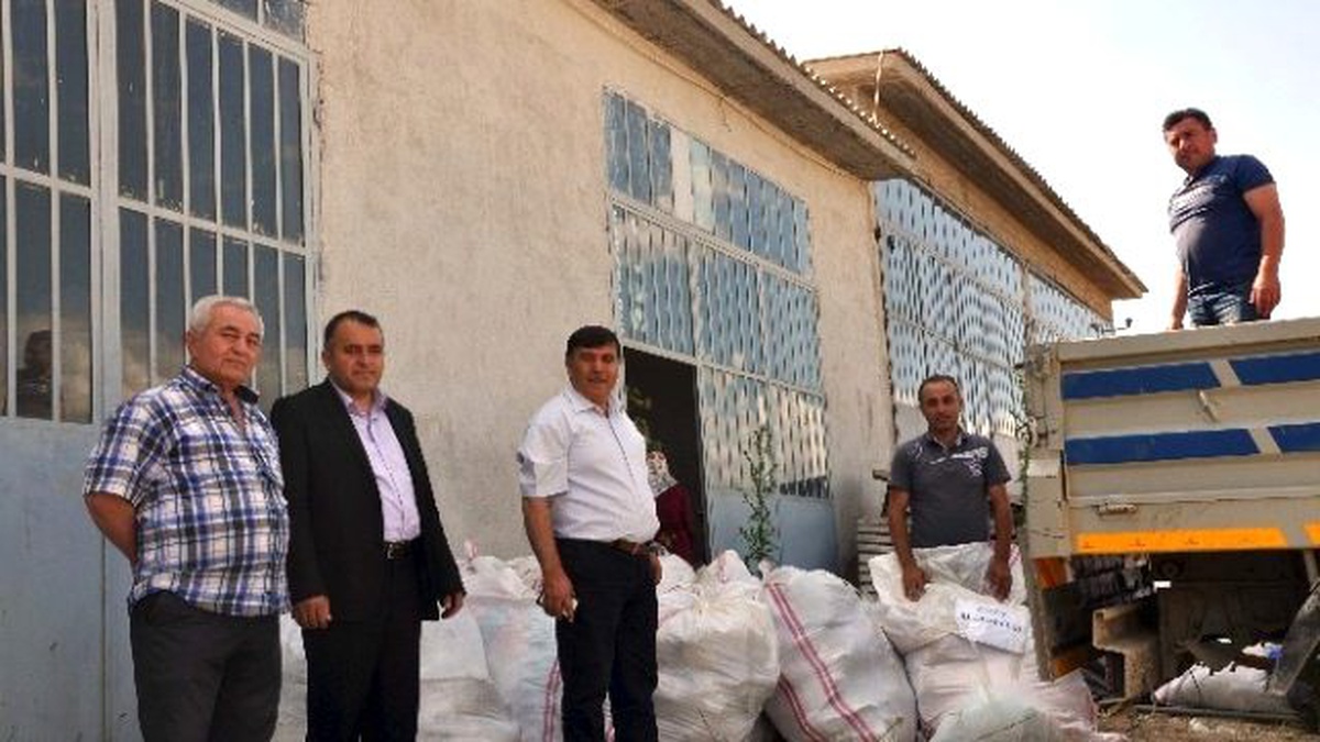 Emet Belediyesi\'nden Gıda ve Giyim Yardımı