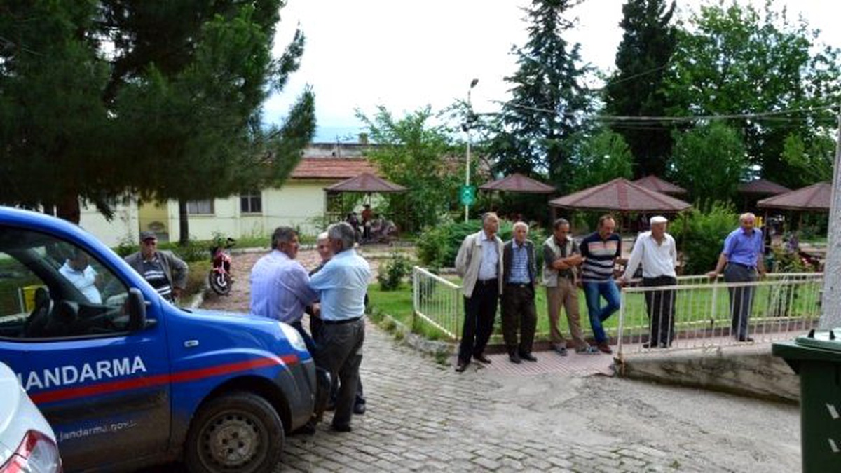 Eşi ve Yanında Bulunan Akrabasını Tüfekle Öldürdü