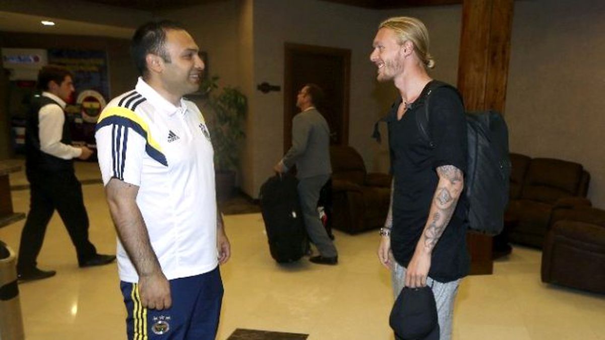 Fenerbahçe\'nin Yeni Transferi Sımon Kjaer Kampa Katıldı