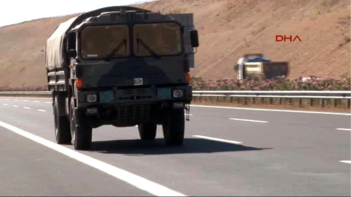 Gaziantep Suriye Sınırındaki Kilis\'e Tank ve Asker Sevkiyatı
