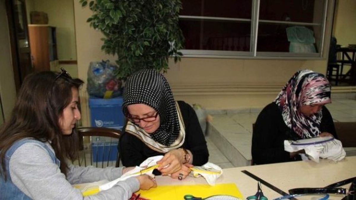 Nevşehir\'de Kadınlar Meslek Öğrenirken, El Becerilerini Geliştiriyor
