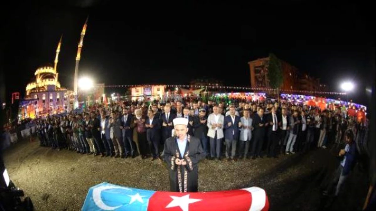 Kazan\'da Uygur Türkleri İçin Gıyabi Cenaze Namazı