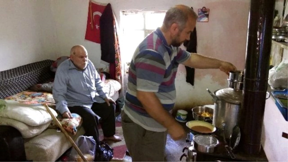 Kırıkkale\'li İdil Ailesi 5 Aileye İftar Yemeği İkram Ediyor