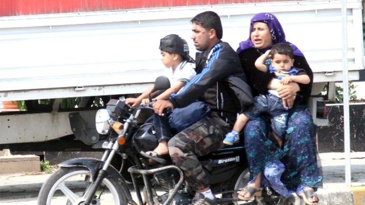 Adana\'da Motosiklette Tehlikeli Yolculuk