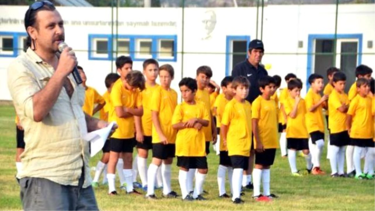 Nejat İşler Futbol Okulu Açıldı