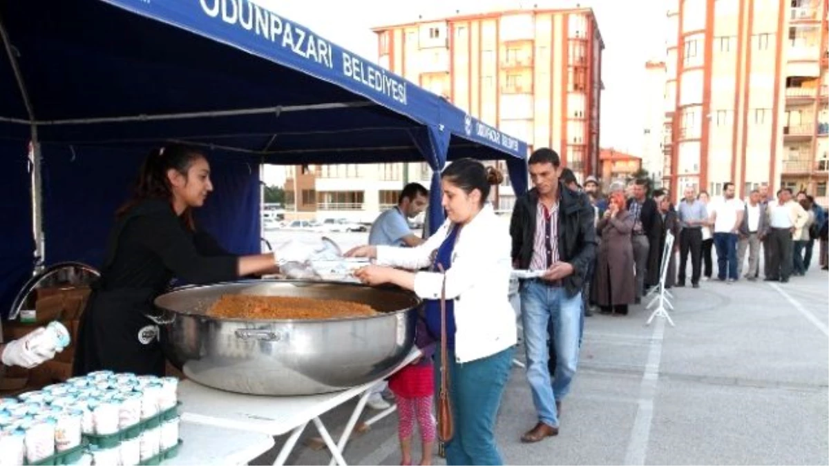 Odunpazarı İftar Programları Gökmeydan Mahallesi\'nde Devam Etti