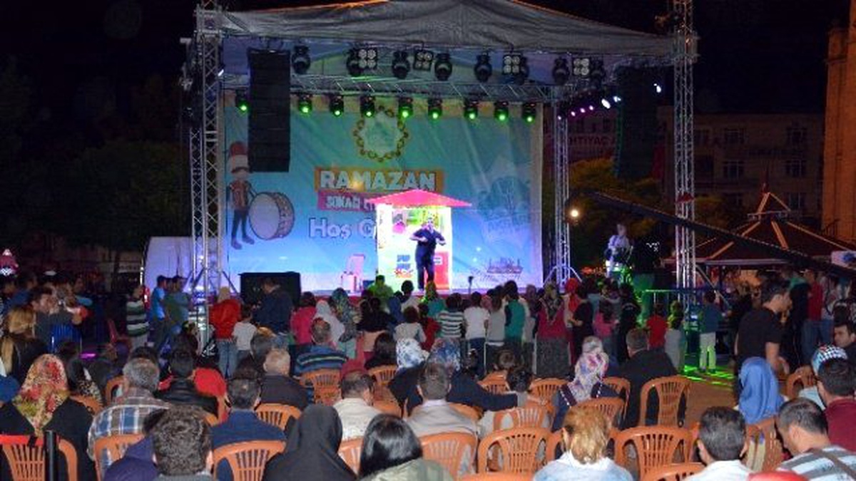 Ramazan Sokağında Kukla Gösterisi Çocukları Eğlendirdi