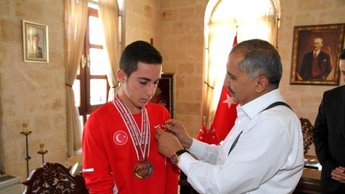 Şampiyon Sporcu Vali Koçak\'la Görüştü