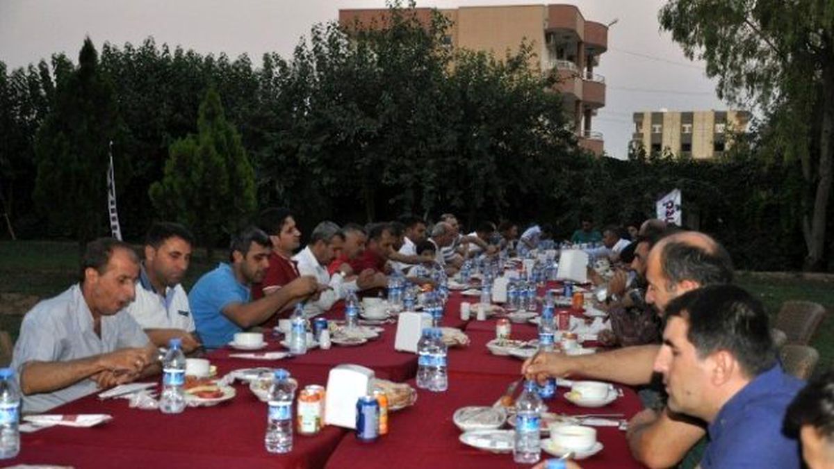 Silopi\'de Yapı Malzemesi Satan Esnaflar İftarda Buluştu
