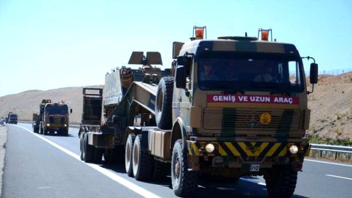 Suriye Sınırındaki Kilis\'e Tank ve Asker Sevkiyatı