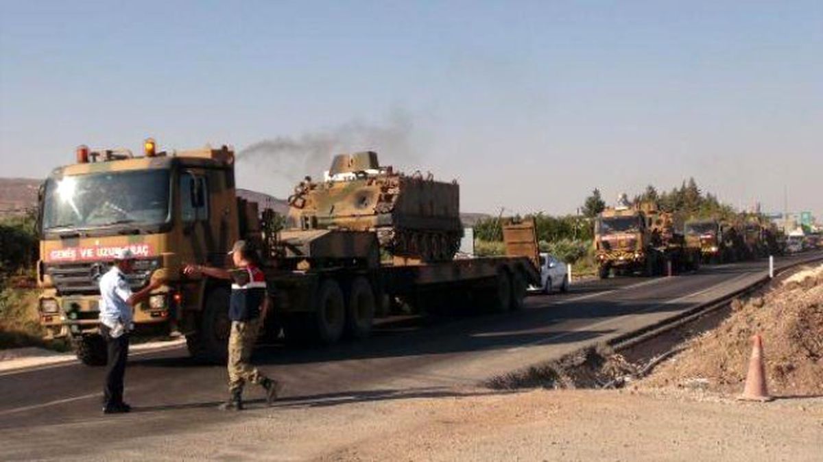 Suriye Sınırındaki Kilis\'e Tank ve Asker Sevkiyatı (2)