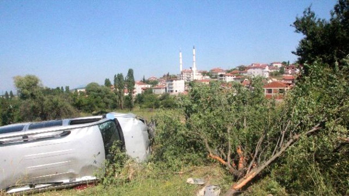 Takla Atan Araçtan Hafif Sıyrıklar ile Kurtuldu