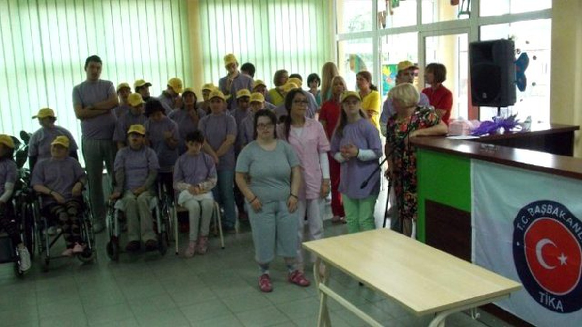 Tika\'dan Sırbistan Zraçak Fiziksel ve Zihinsel Engelli Bakım Merkezi\'ne Destek
