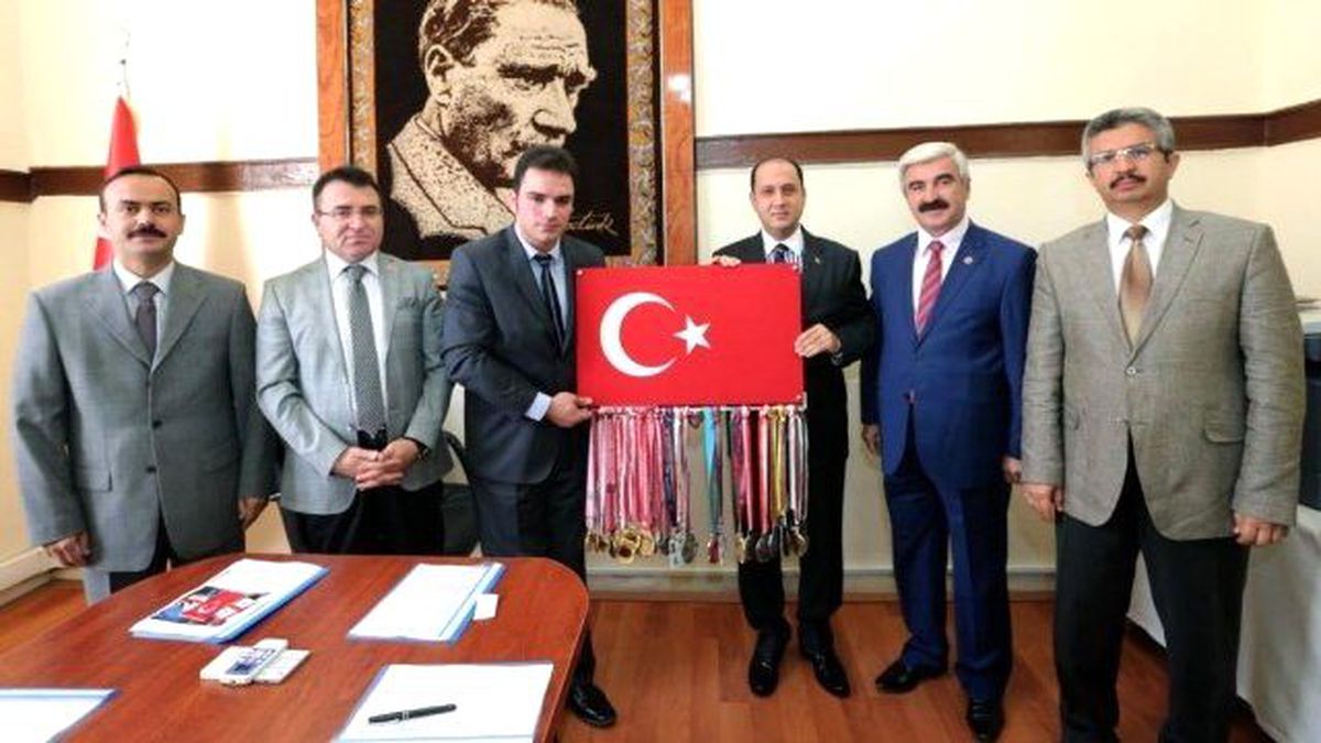 Vali Çomaktekin Demir Bilek Ömer\'i Kutladı