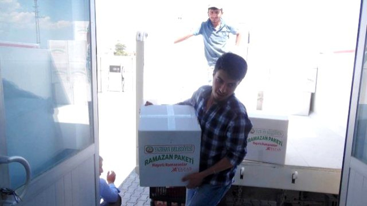 Yazıhan Belediyesi\'nden 400 Aileye Gıda Yardımı