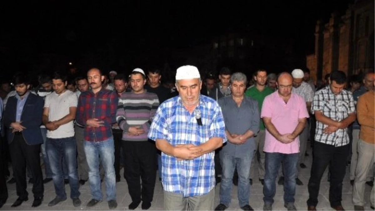 Aksaray\'da Uygur Türkleri İçin Gıyabi Cenaze Namazı