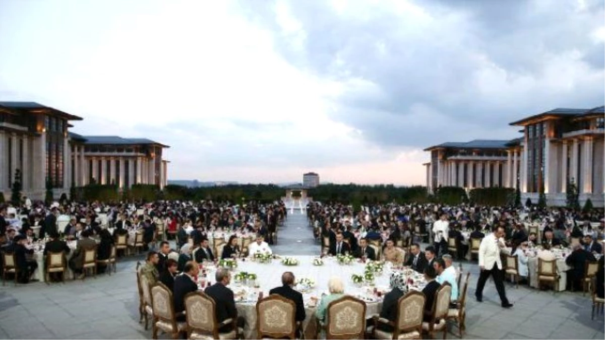 Cumhurbaşkanı Erdoğan Cumhurbaşkanlığı Personeline İftar Verdi