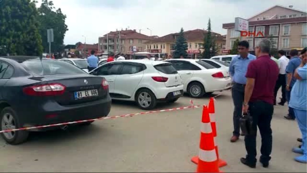 Düzce Acil Servis Önünde Silahlarını Ateşlediler: 1 Yaralı