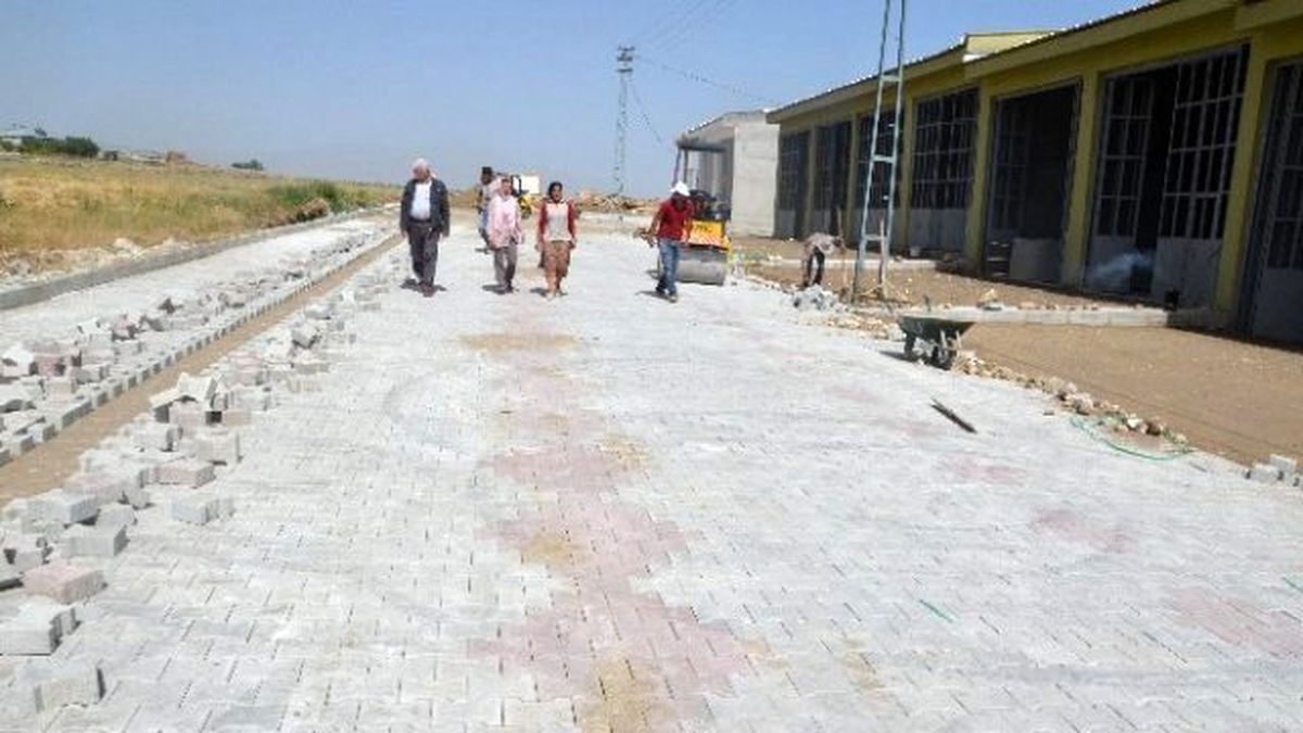 Erciş Belediyesi Tarafından Yeni Sanayi Sitesine Parke Taşı Döşeniyor