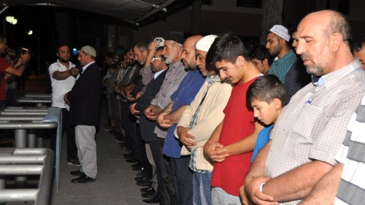 Erzincan Anadolu Gençlik Derneği Çin Zulmüne Tepki İçin Toplandı
