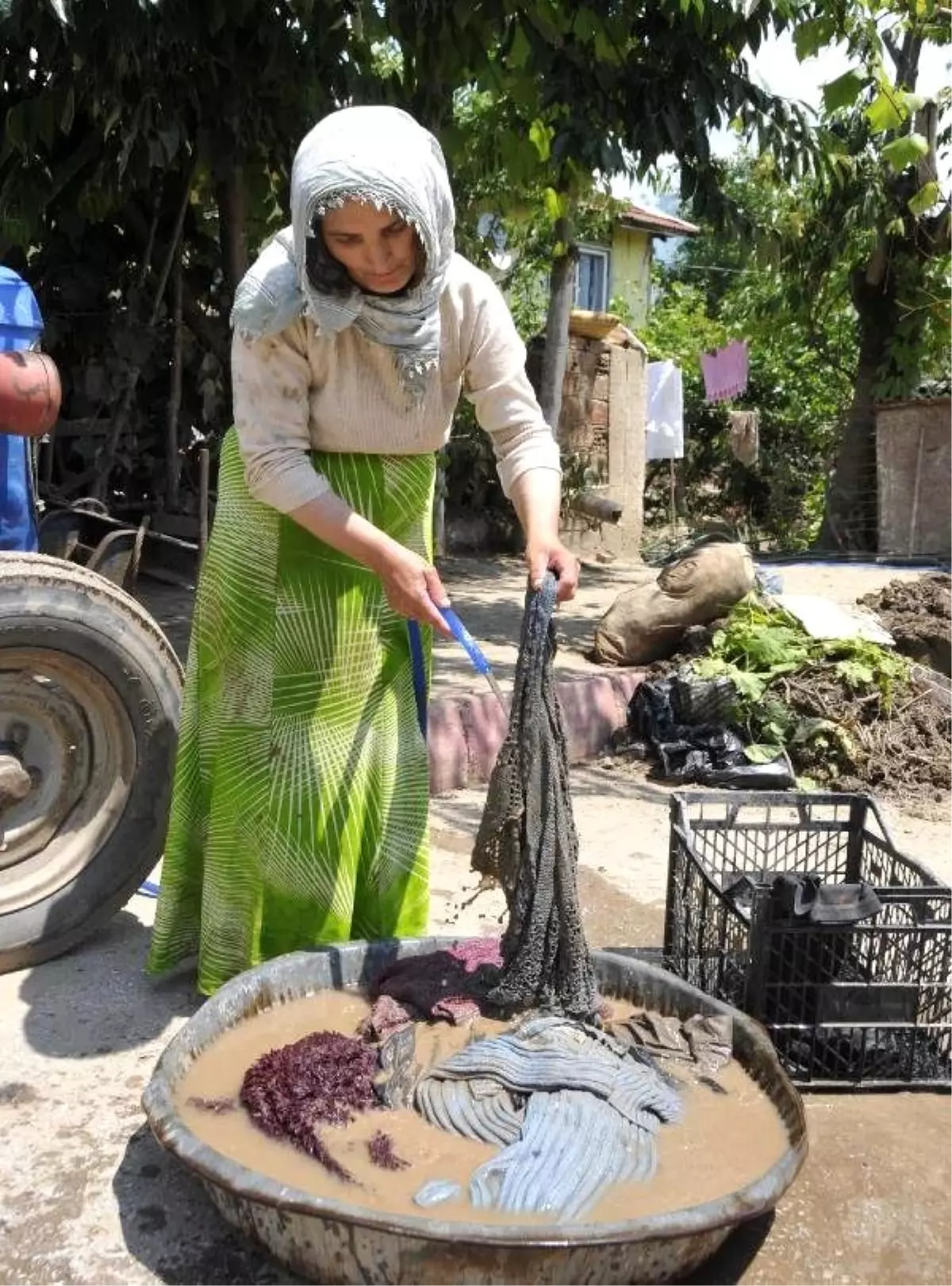 Eşme\'de Sel Suları Çekildi, Hasar Ortaya Çıktı