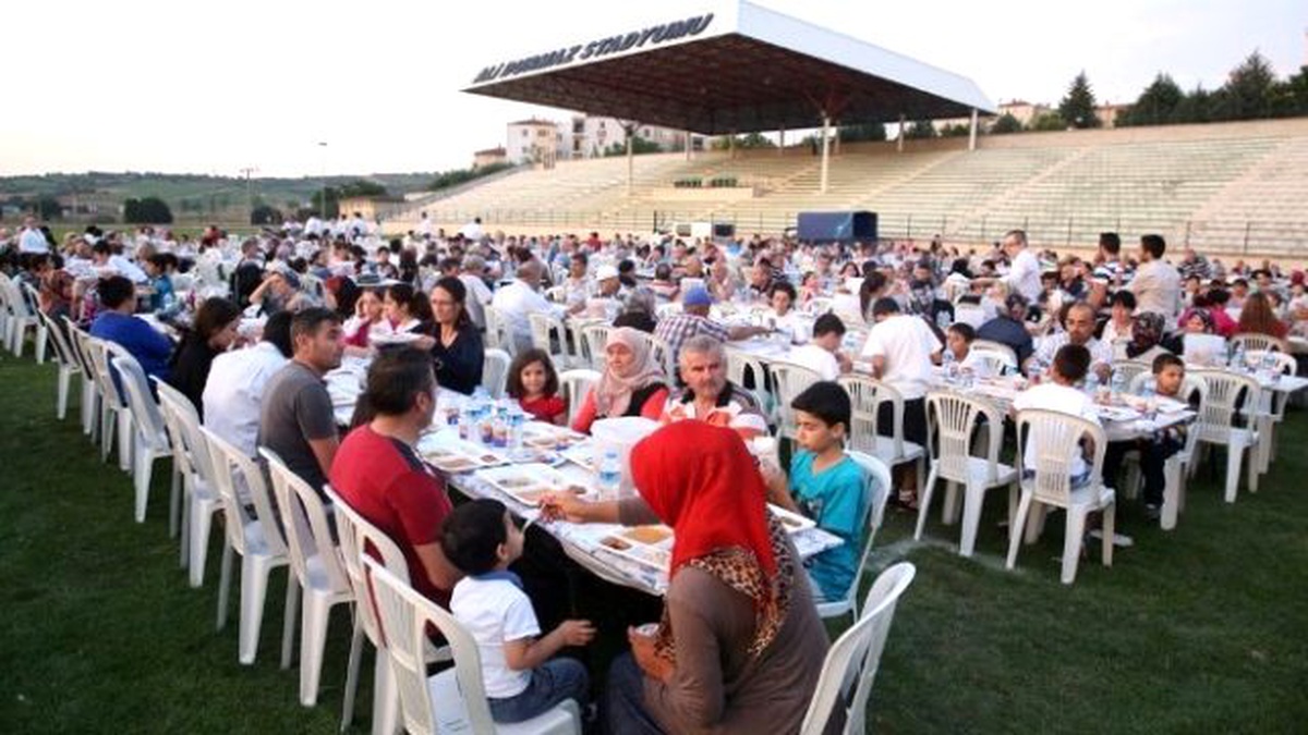 Göçmen Konutları\'nda Büyük İftar Buluşması
