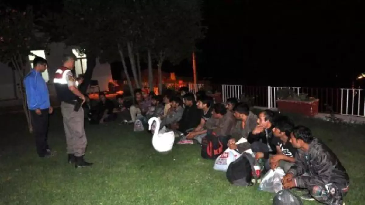 Illegal Migrants Caught İn Gallipoli On The Way To Greece