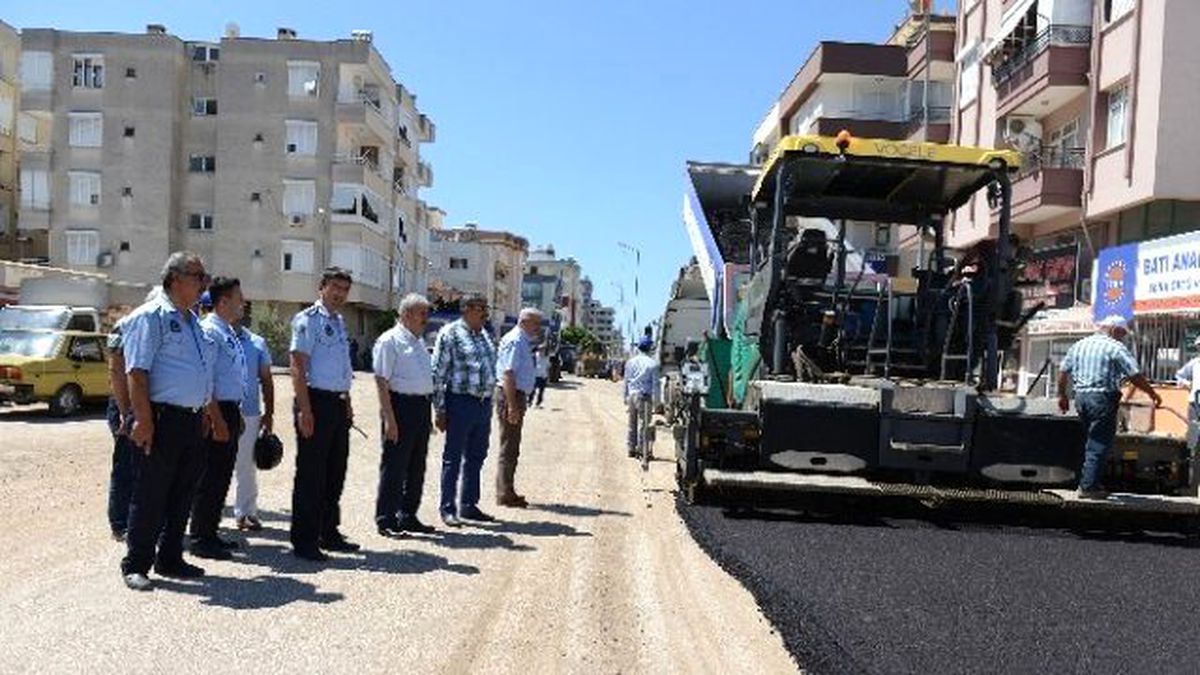 Kumluca\'da Sıcak Karışım Asfalt Dökümüne Başlandı