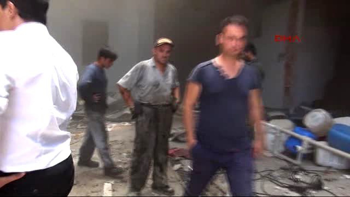 Kuşadası - Yıkılan Eski Hastane Binasında Yangın