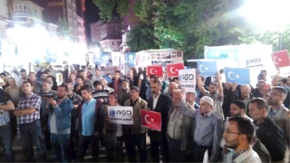 Kütahya Agd\'den Doğu Türkistan İçin Dua ve Protesto