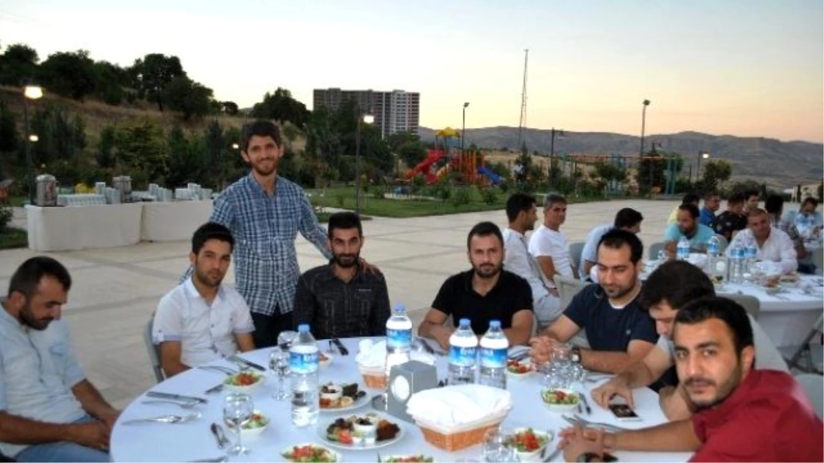 Mardin\'deki Dicle Elektrik Çalışanları, İftarda Buluştu