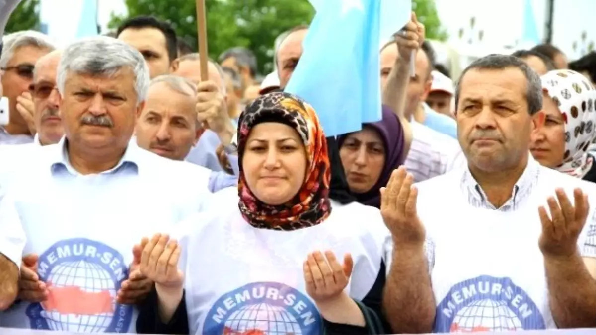 Memur-Sen Çin Malı Ürünleri Yakarak Protesto Etti