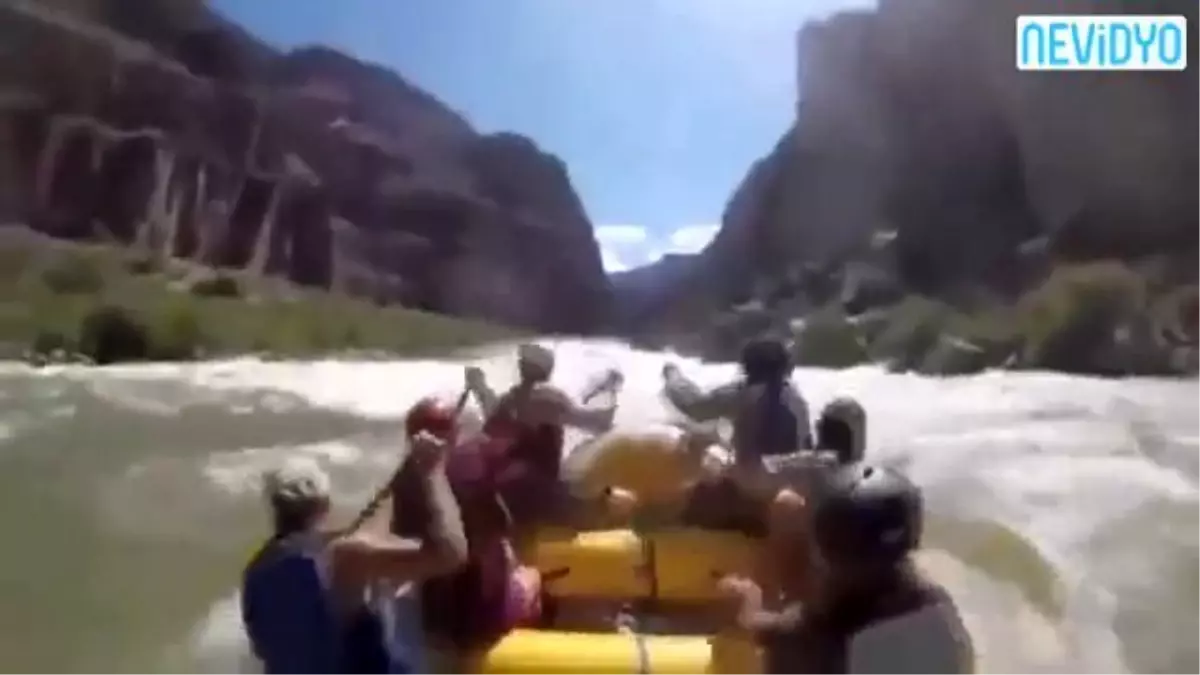 Rafting Yapan Gencin Zor Anları