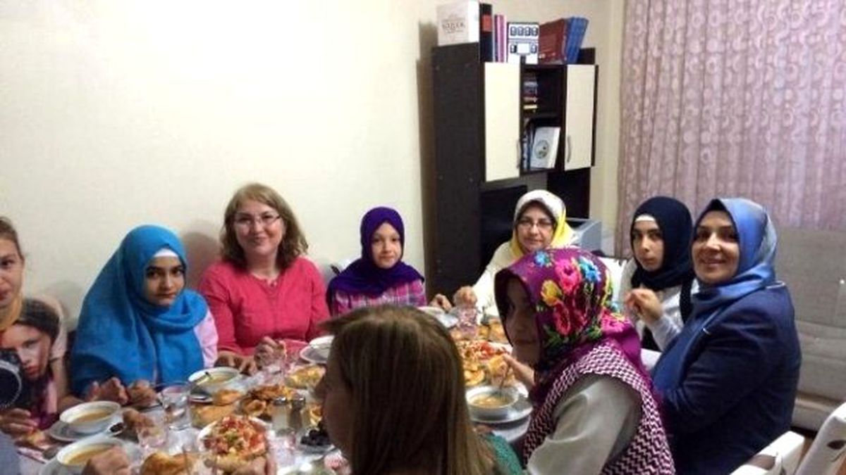Rana Alimoğlu Koruma Evlerinde Kalan Çocuklarla İftarda Buluştu