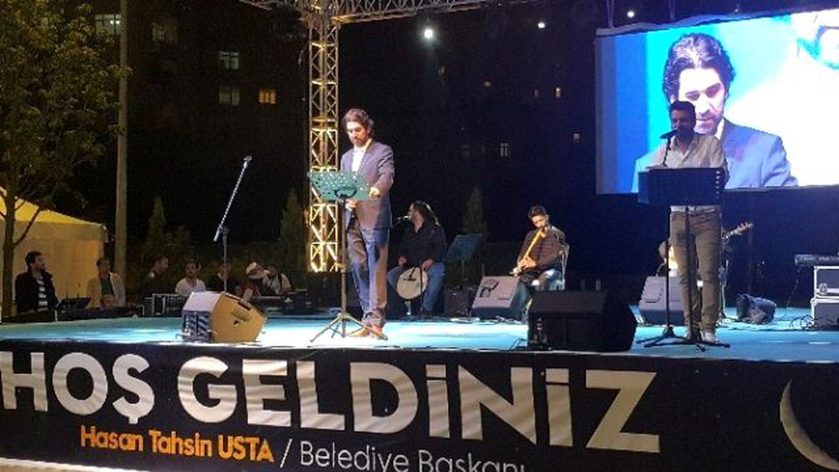 Serdar Tuncer Şiirleriyle Mest Etti