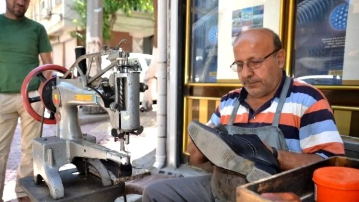 Siirt\'te Ayakkabı Tamircilik Mesleğinin Son Temsilcisi