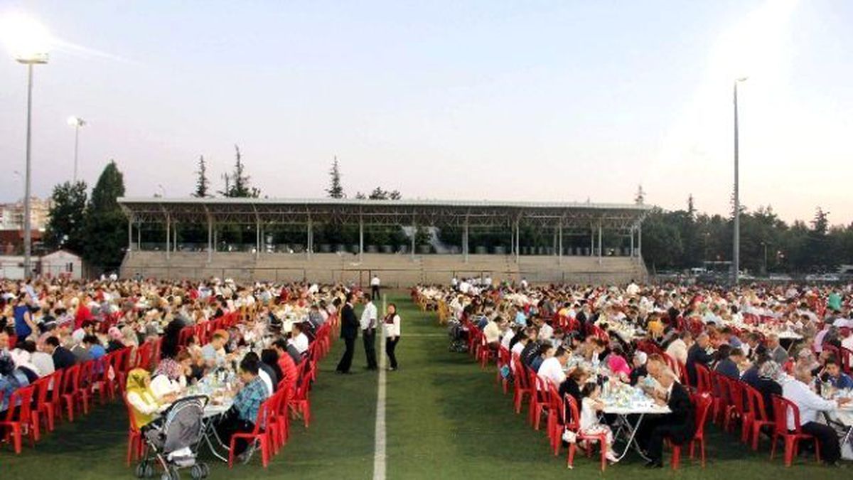 Stadyumda 3 Bin 500 Kişilik İftar