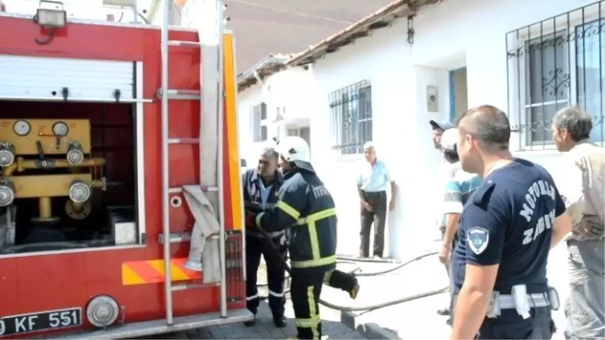 Tüp Patlayan Ev Zamanında Müdahale ile Kül Olmaktan Kurtuldu