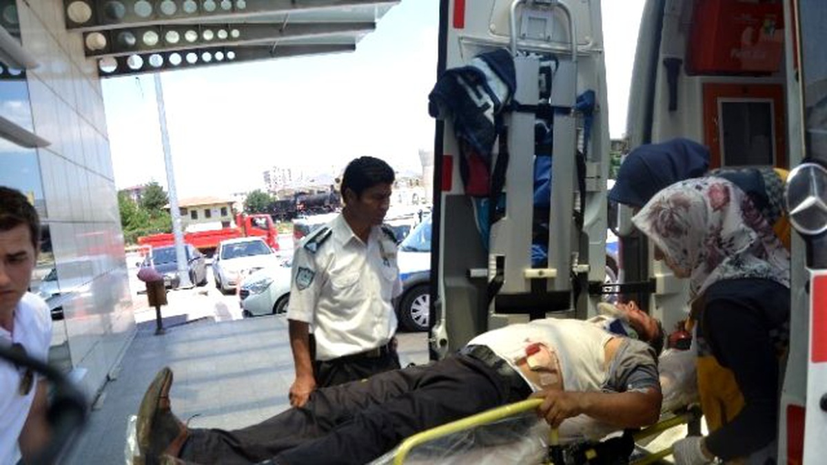 Araç Park Etme Tartışması Kanlı Bitti: 1 Yaralı