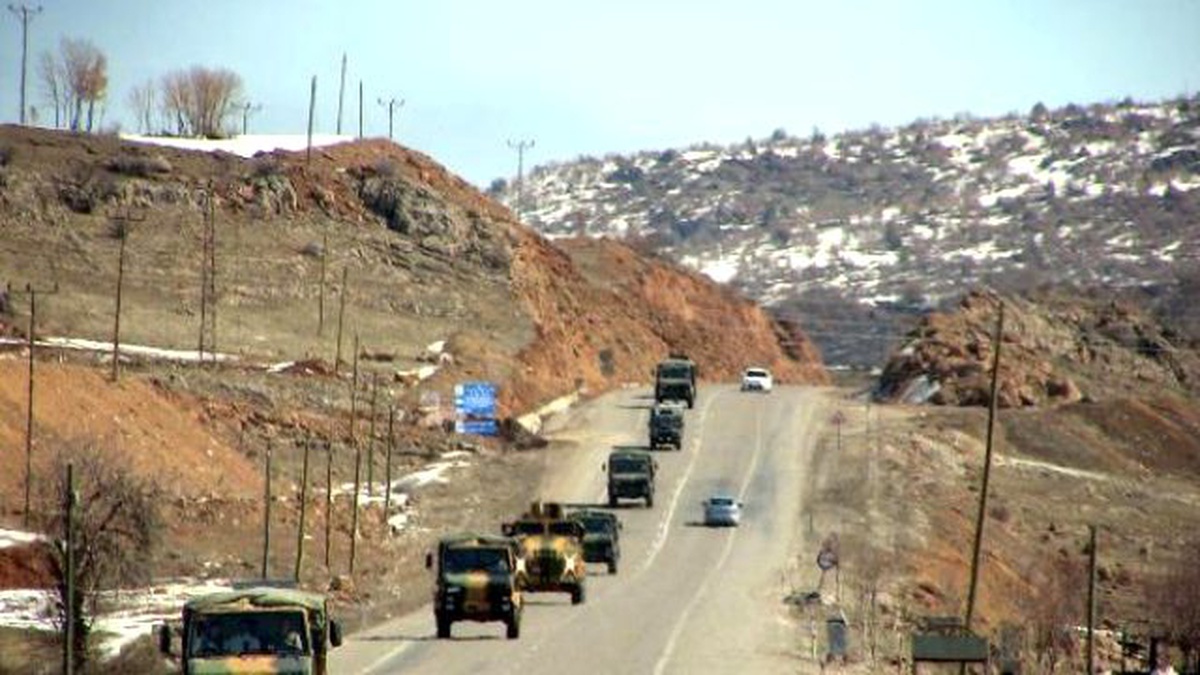 Tunceli\'den Yola Çıkan Askeri Konvoy Sınıra Doğru İlerliyor